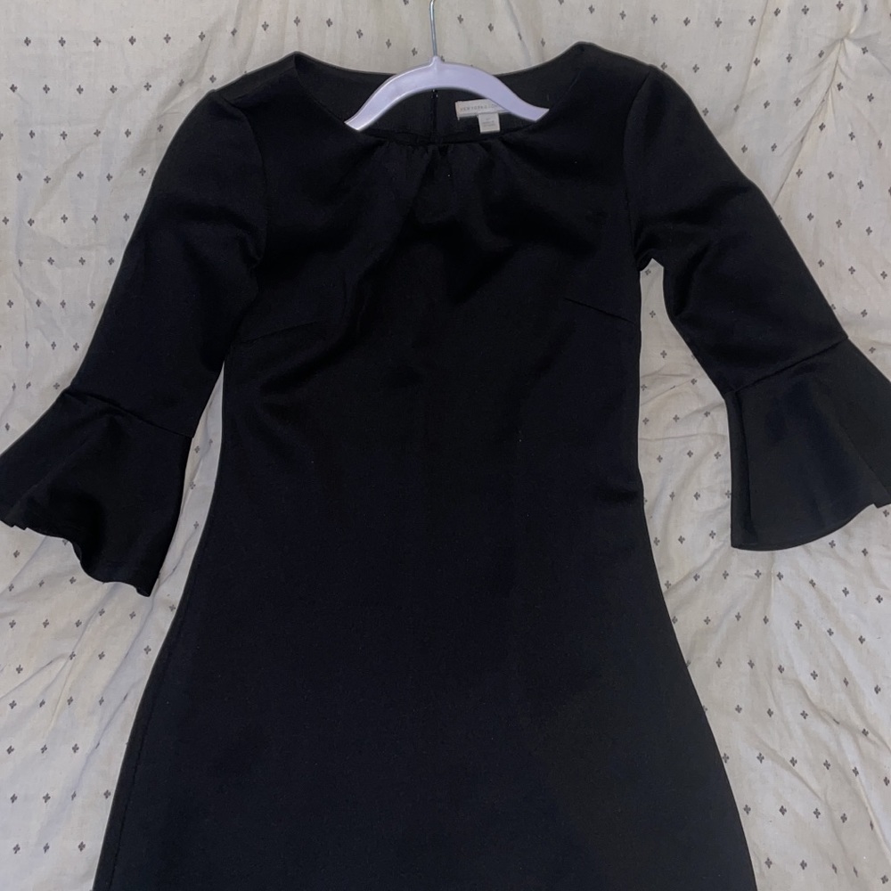 $10 New York & Company flutted sleeved dress, good business attire. Size: xs